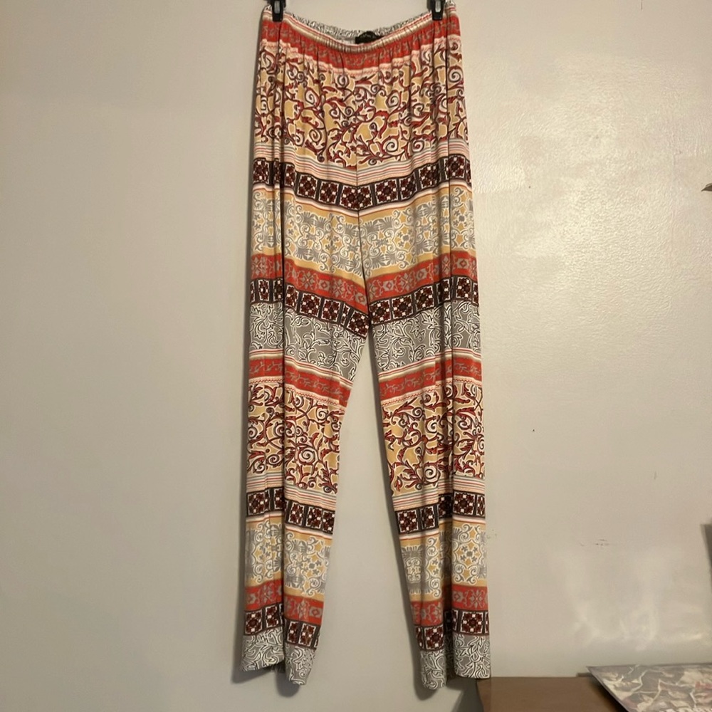 Melissa Paige, Long free flowing pants.